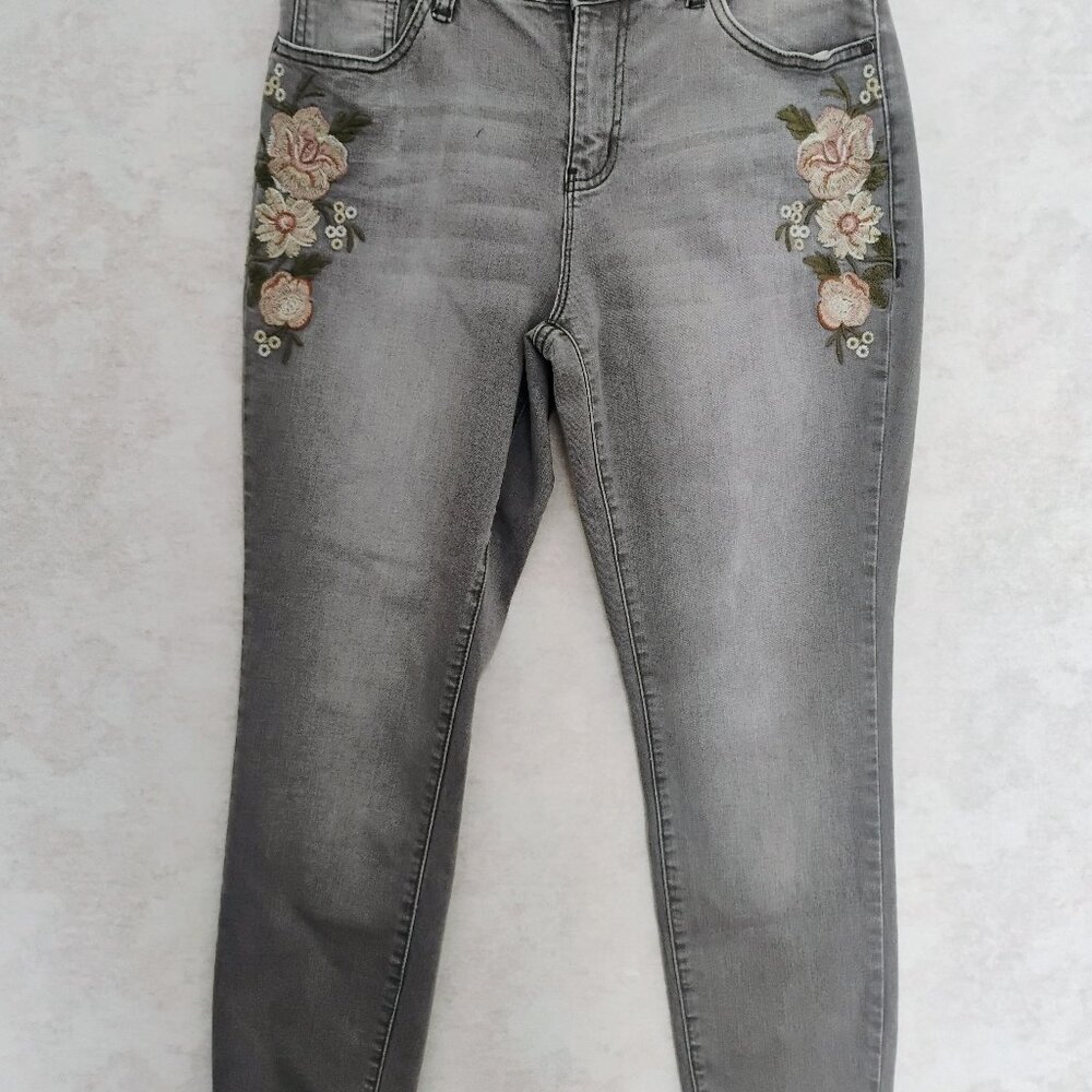Earl Jeans – Skinny Ankle Floral Embroidered Gray Wash Denim Size 10